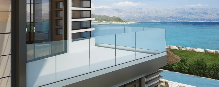 Kozza KF 1000 – profilé aluminium en U pour balustrades tout verre 5000 mm avec évacuation d'eau 000-878 (3)